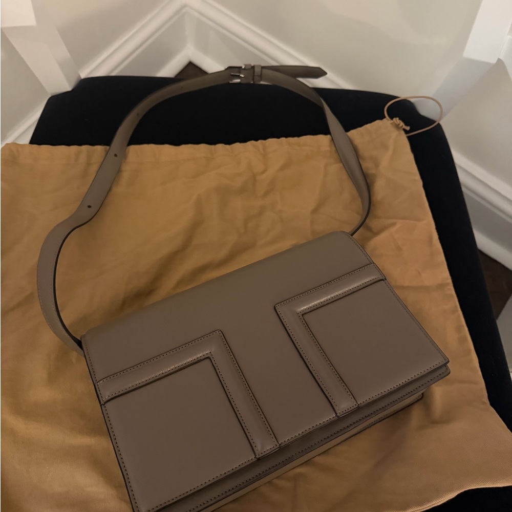Toteme T-Flap Leather Shoulder Bag Taupe - Picture 5 of 14